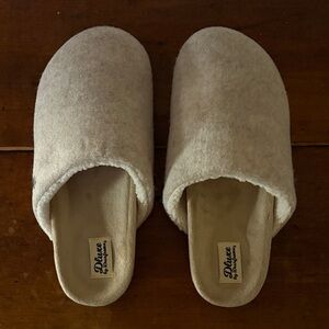 Deluxe by Dearfoams Cream oatmeal gray mules Slippers size 9-10